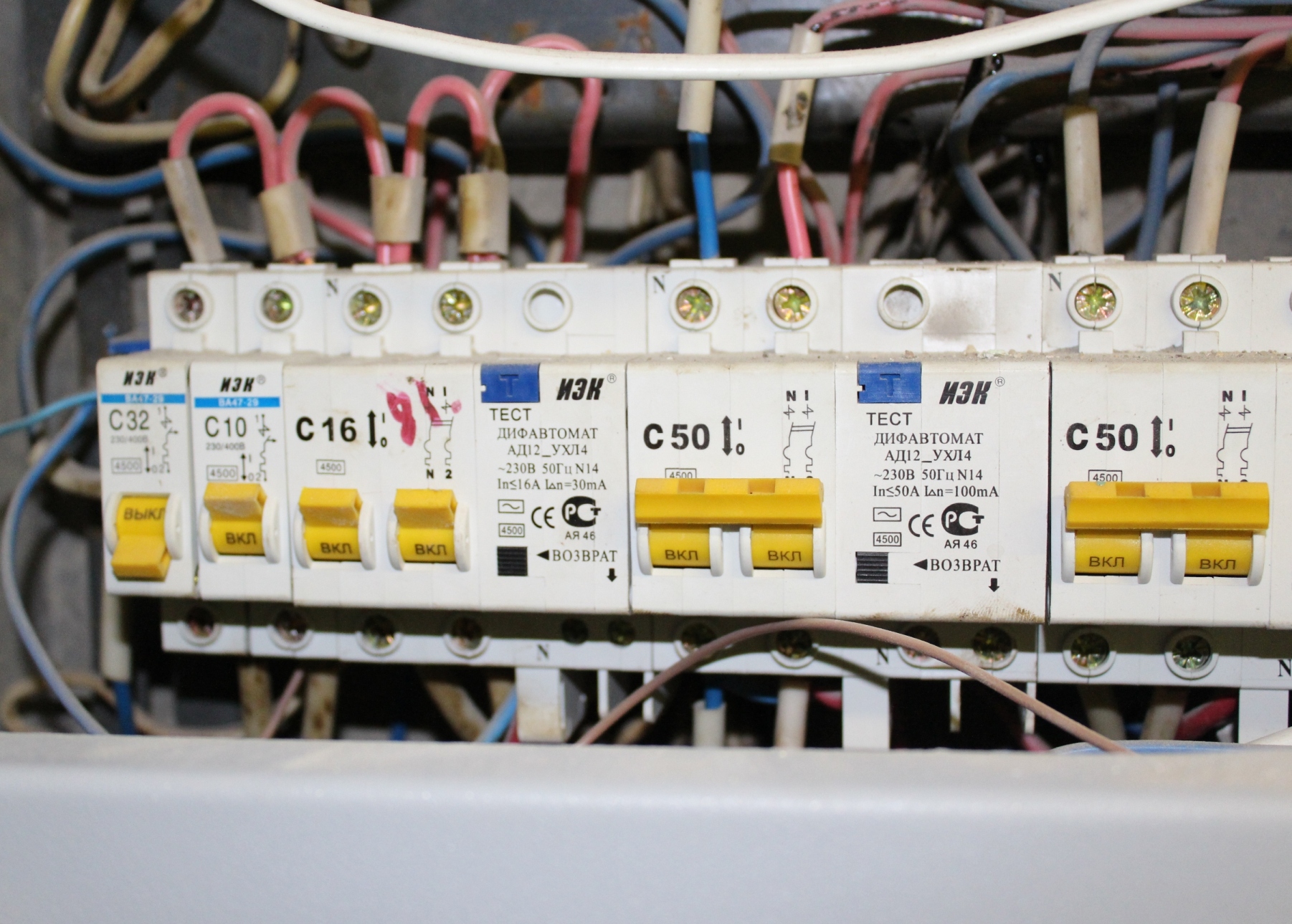 Нужно ли использование УЗО в электрощите